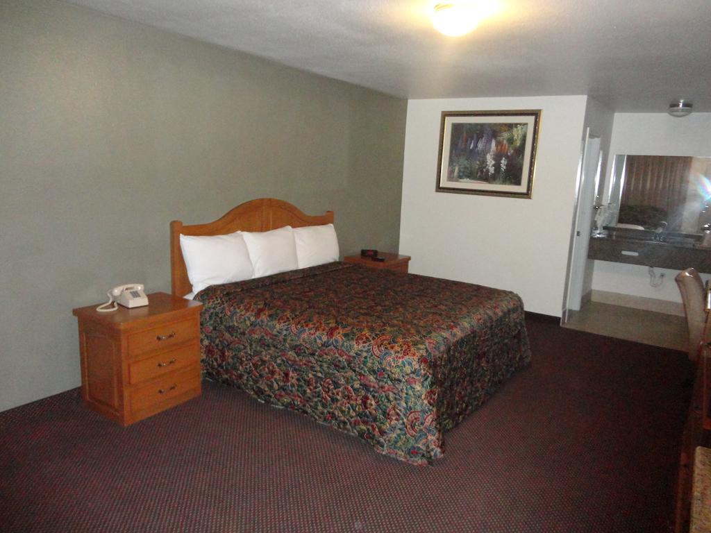 Garden Inn&Suites Silsbee Buitenkant foto